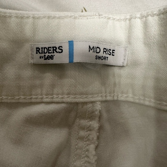 NWT Riders Womens Sz: 12M Mid Rise White Chino Shorts w/ Mint Green Belt. - Picture 11 of 11